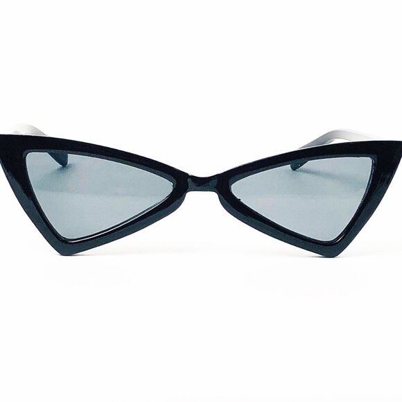 Sunglasses with Triangle Shaped Lenses 80s and 90s style Vibes - Picture 5 of 8
